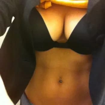 Profil de Neyla, 30 ans, Escort à Spiringen (Uri)